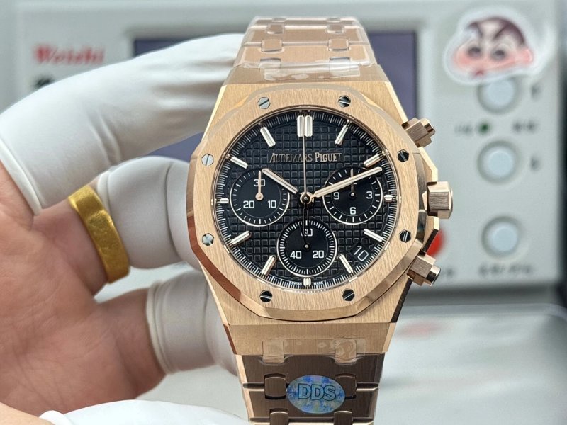 Watch from Three-legged