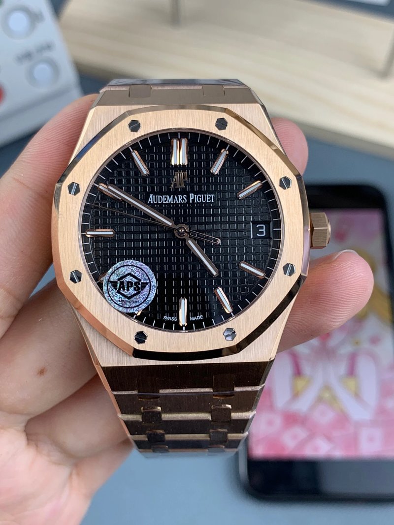Watch from Three-legged