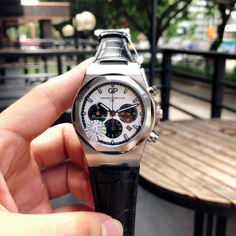 Balenciaga Girard-Perregaux Laureato Chronograph 42 42mm