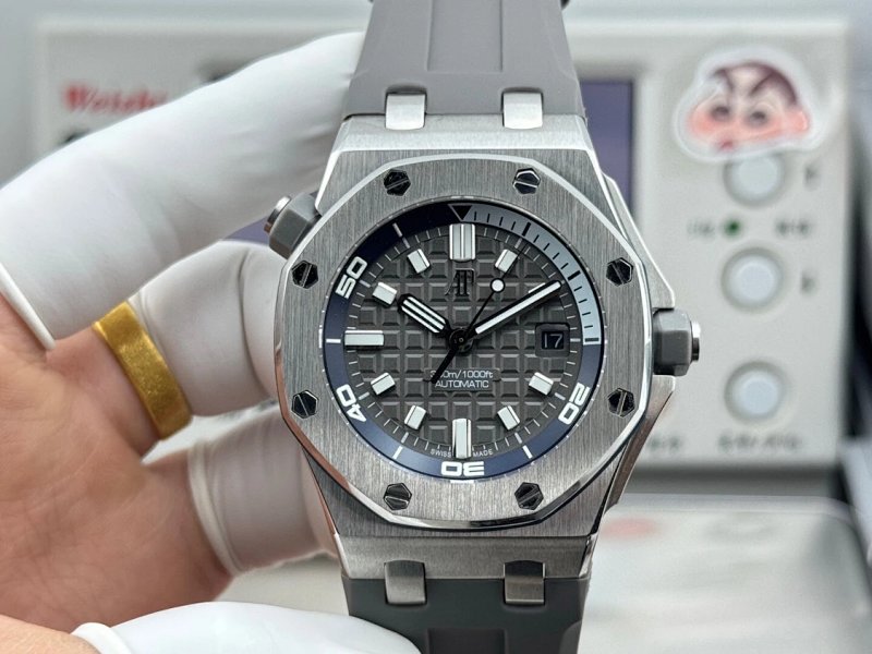 Watch from Three-legged