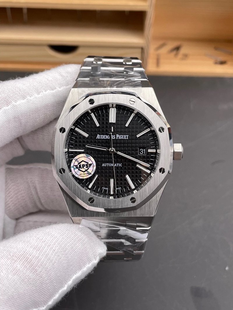 Watch from Three-legged