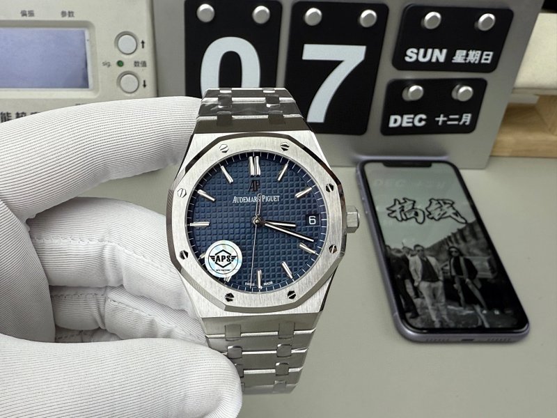 Watch from Three-legged