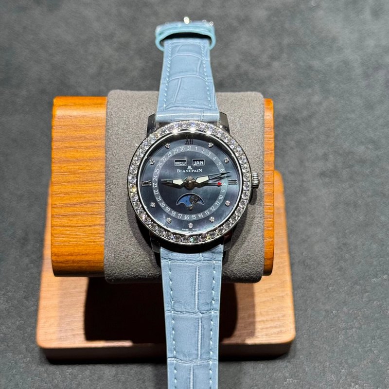 Watch from Three-legged