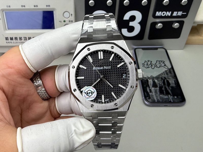 Watch from Three-legged