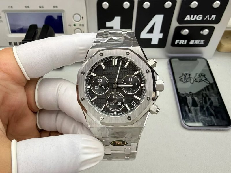 Watch from Three-legged
