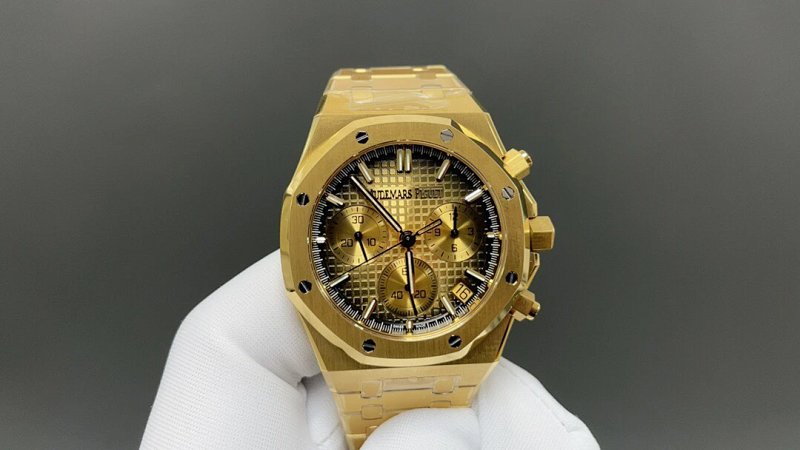 Watch from Three-legged