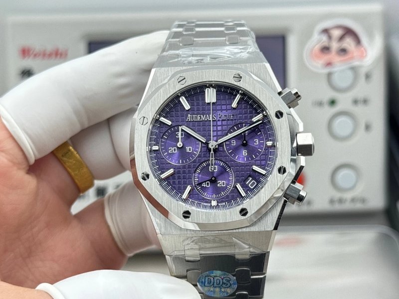 Watch from Three-legged