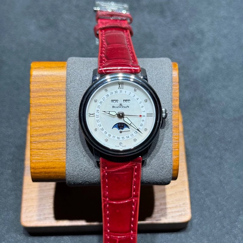 Watch from Three-legged