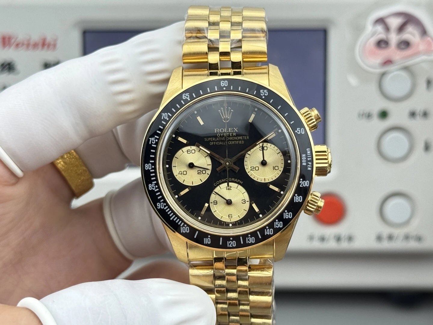 MSF中古劳力士 迪通拿，37mm表径，黑色熊猫盘面搭配白色计时小表盘，经典蜗盖镜面设计。精钢表壳搭配钢带表扣，搭载WM-7750手动计时机芯。迪通拿小号37mm 小手腕福音