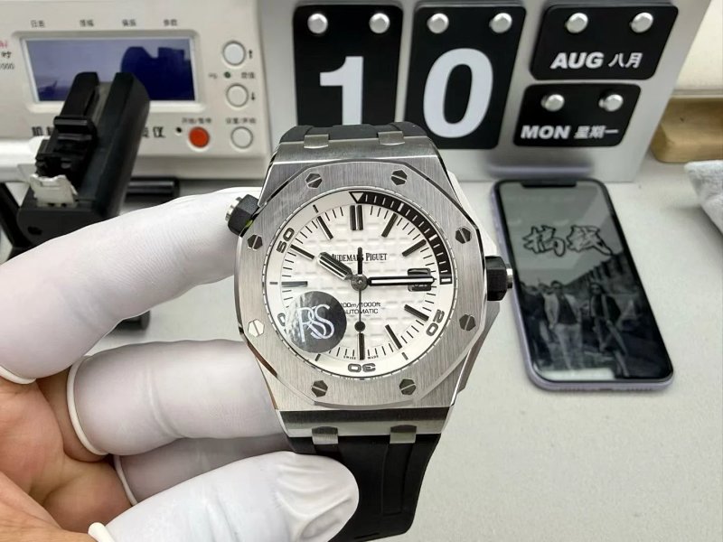 Watch from Three-legged