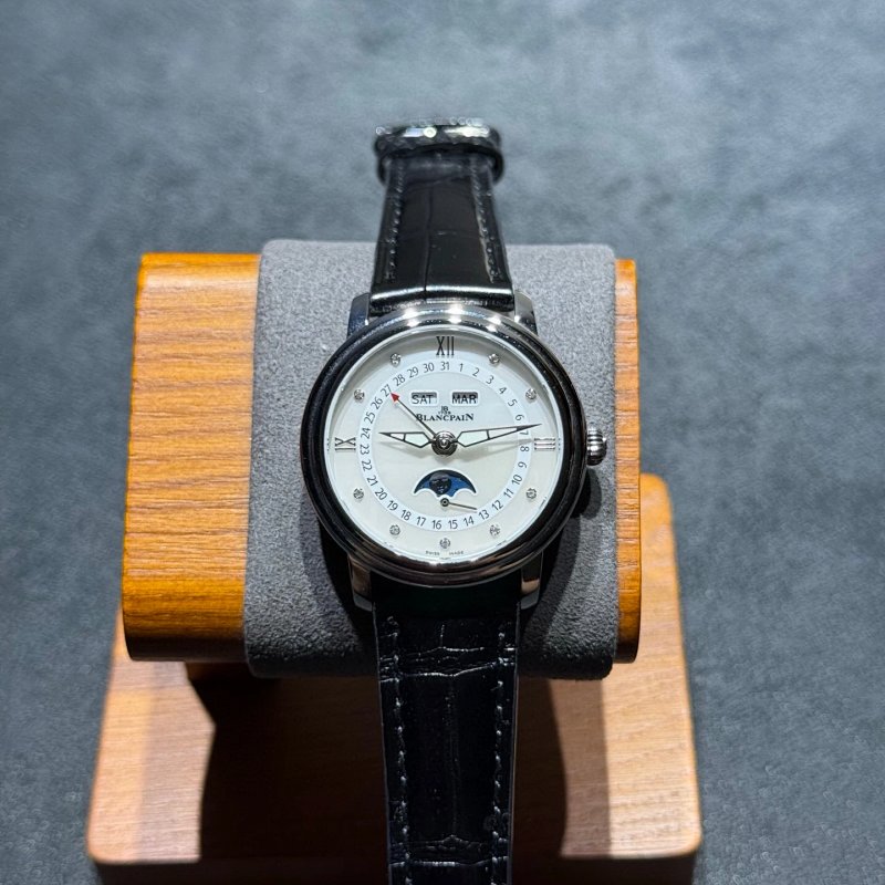 Watch from Three-legged