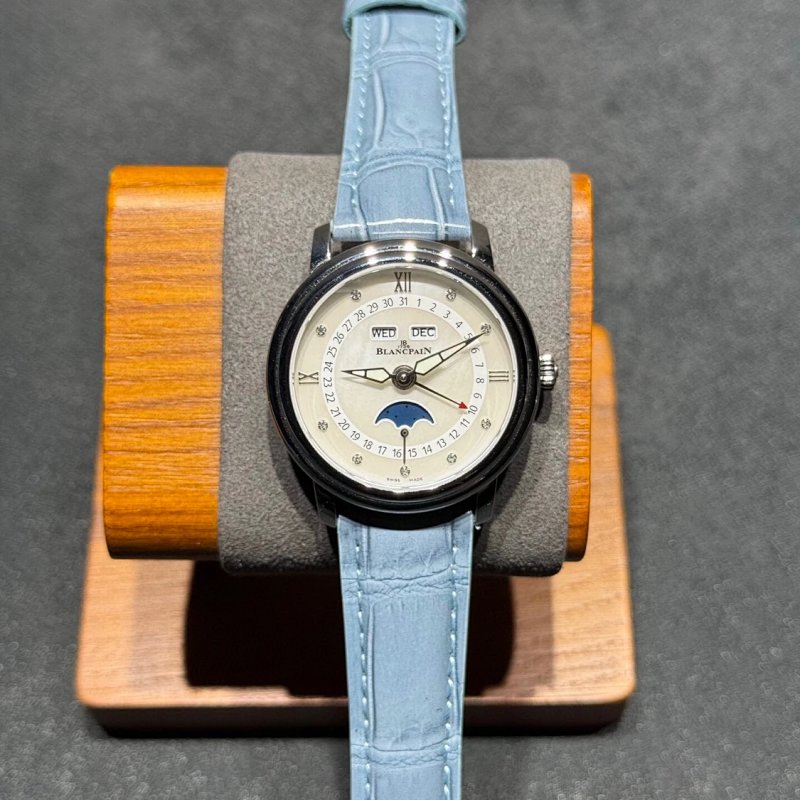 Watch from Three-legged