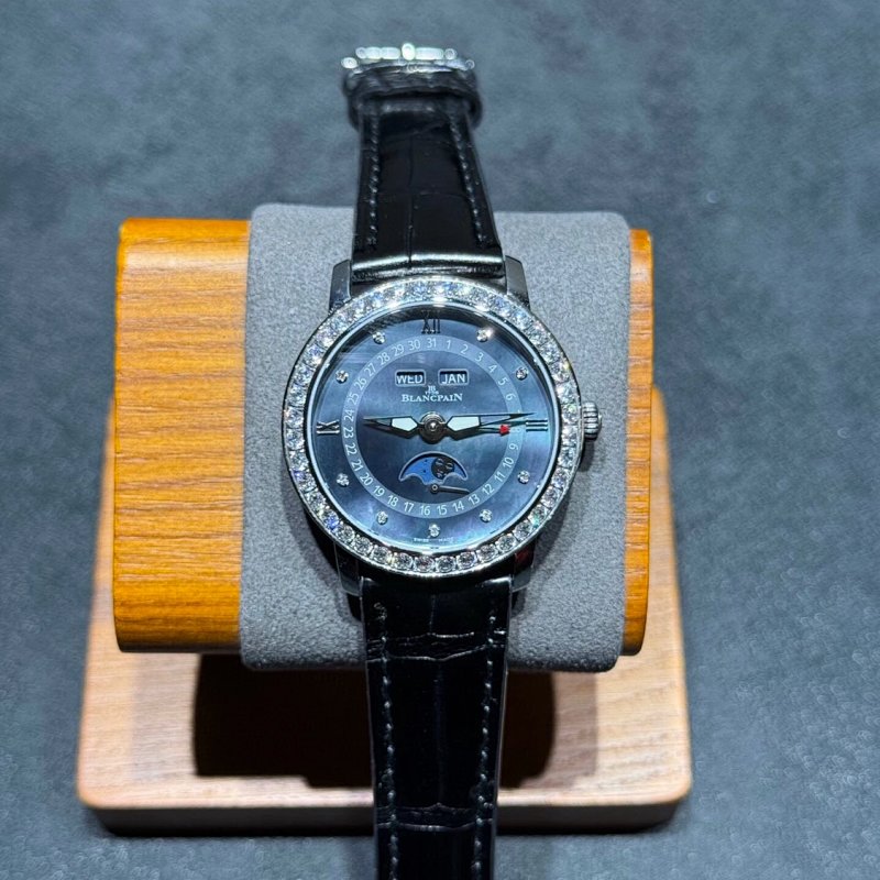 Watch from Three-legged