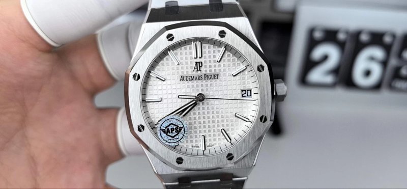 Watch from Three-legged