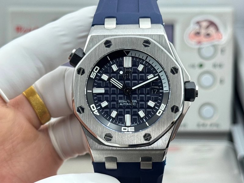 Watch from Three-legged