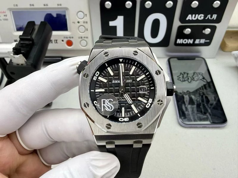 Watch from Three-legged