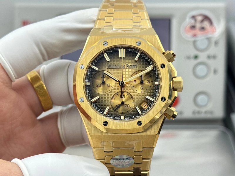 Watch from Three-legged