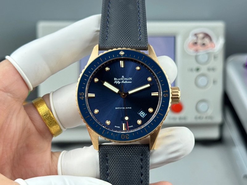 Watch from Three-legged
