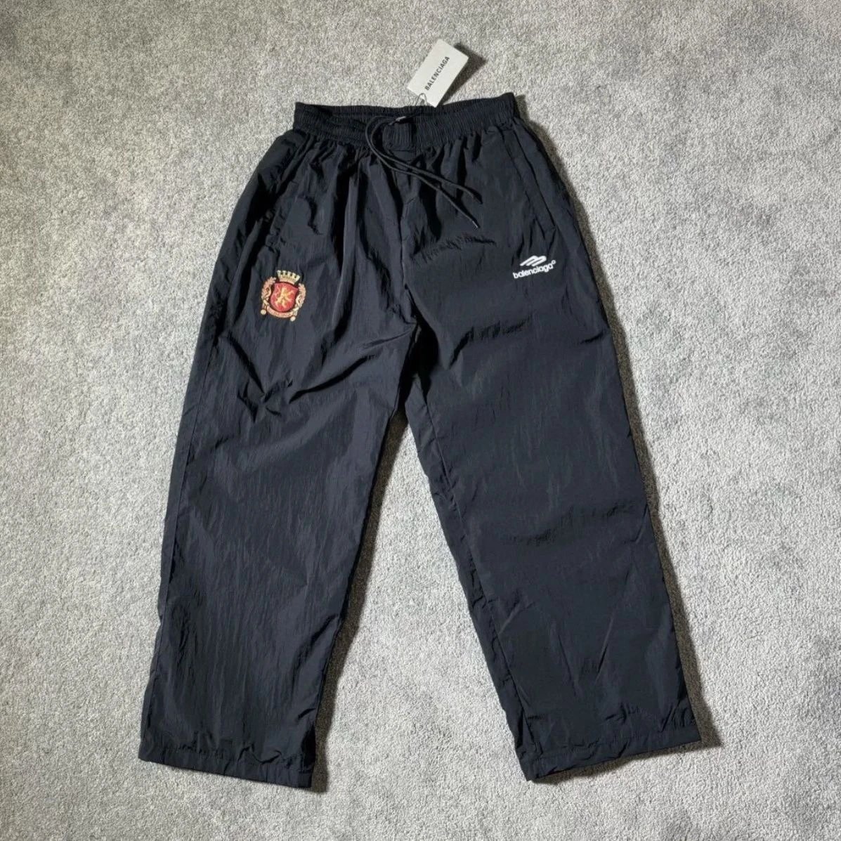 B * * * d * * Man * * Lian * pants