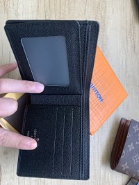 Lv Wallet — seller photo 7