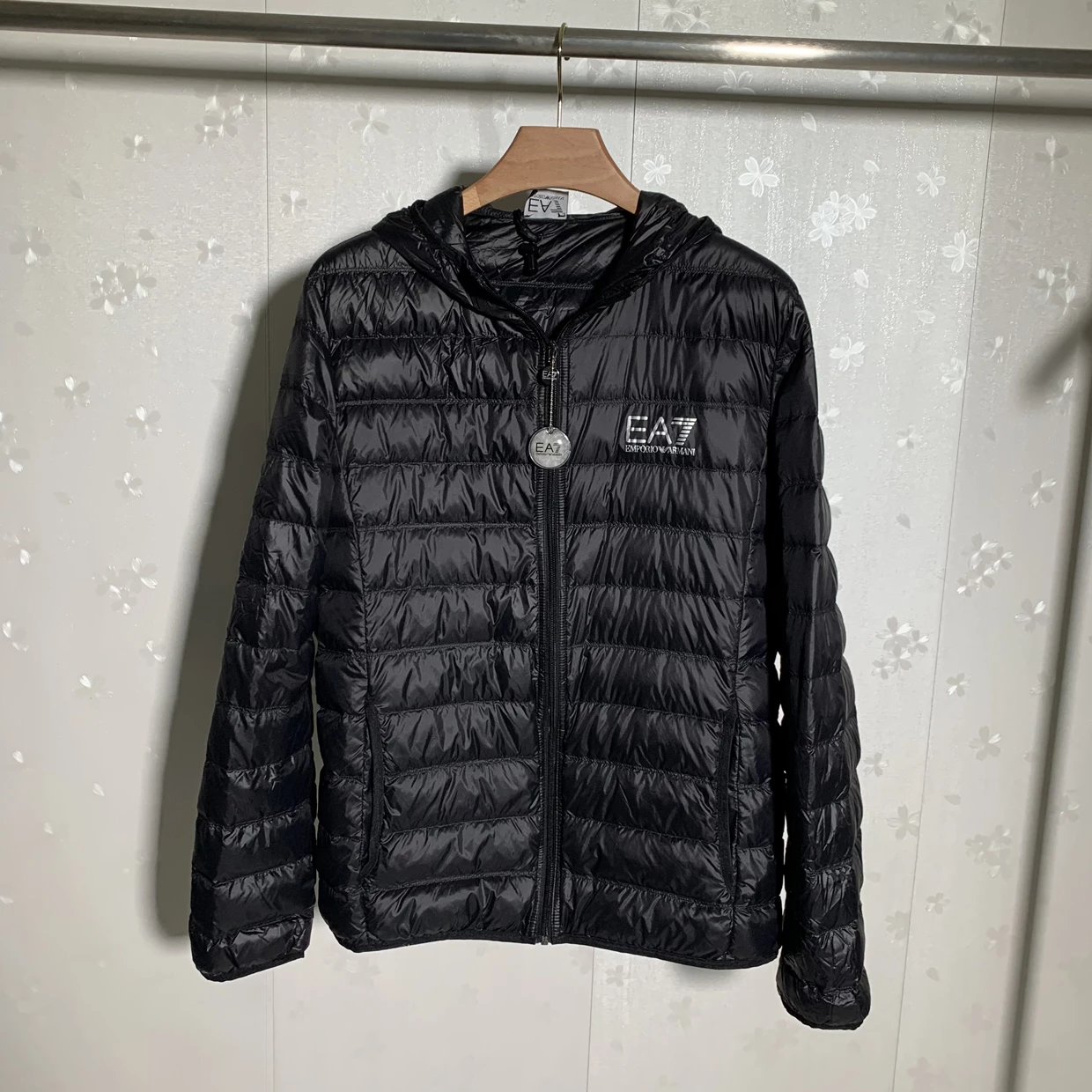 💰 289 free shipping! D84 Armani EA7 lightweight down jacket with hood, warm and portable hooded jacket, no gold or silver selection, labeled with anything to send