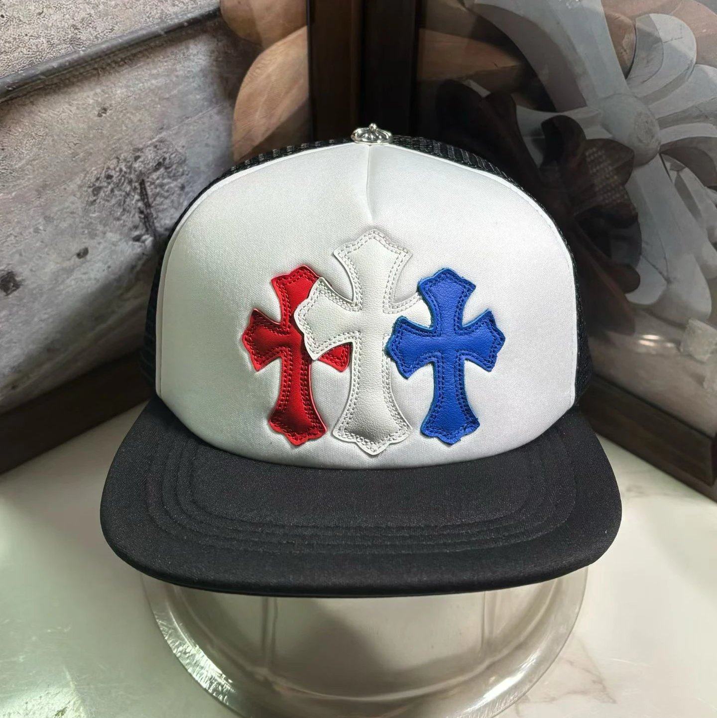 Thirty character tricolor fur