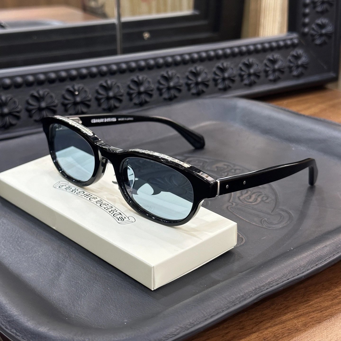 Lowrider:50-21-142 Black Ice Blue Lenses
