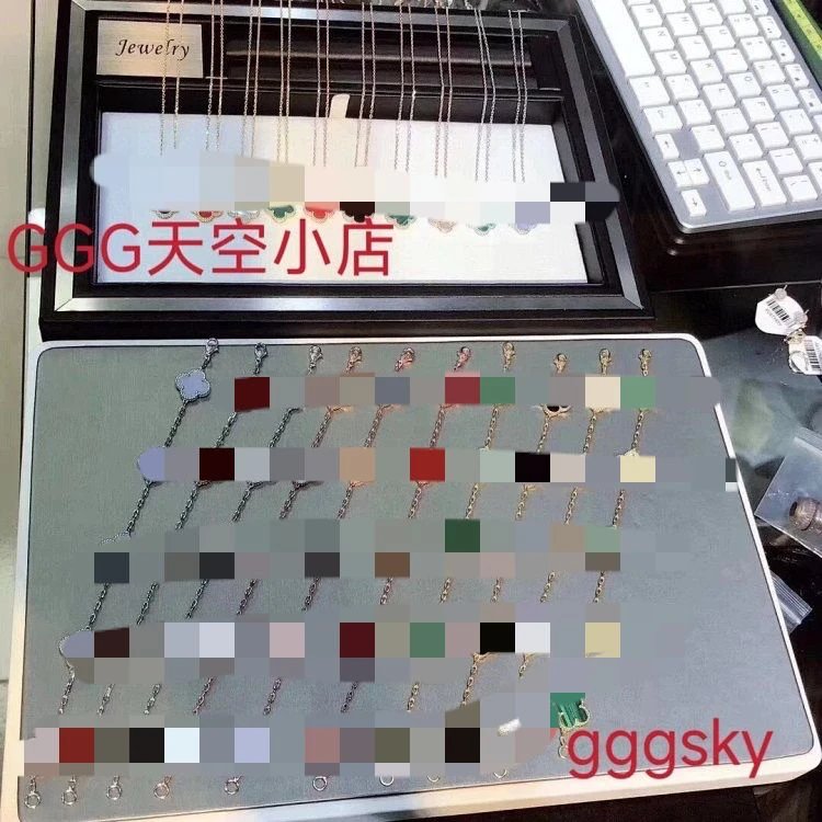 经典手链 手链配盒子 更多款式联系客服