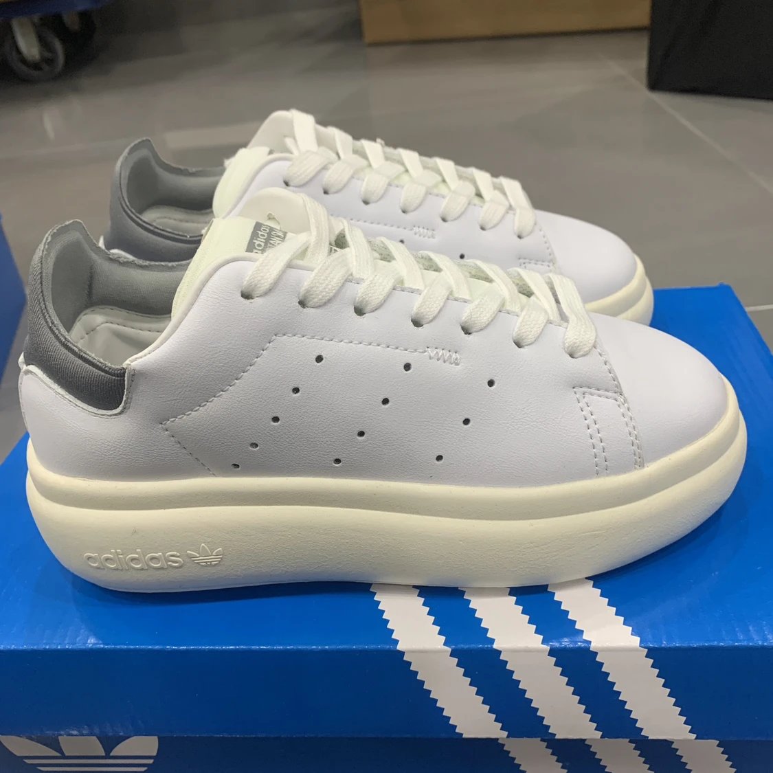Adidas SMITH Grey Tail Sneaker