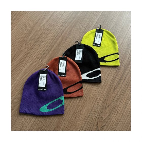 OAK Reversible Jacquard Logo Warm Knit Beanie - Limited Edition, Fall/Winter Styling Must-Have
