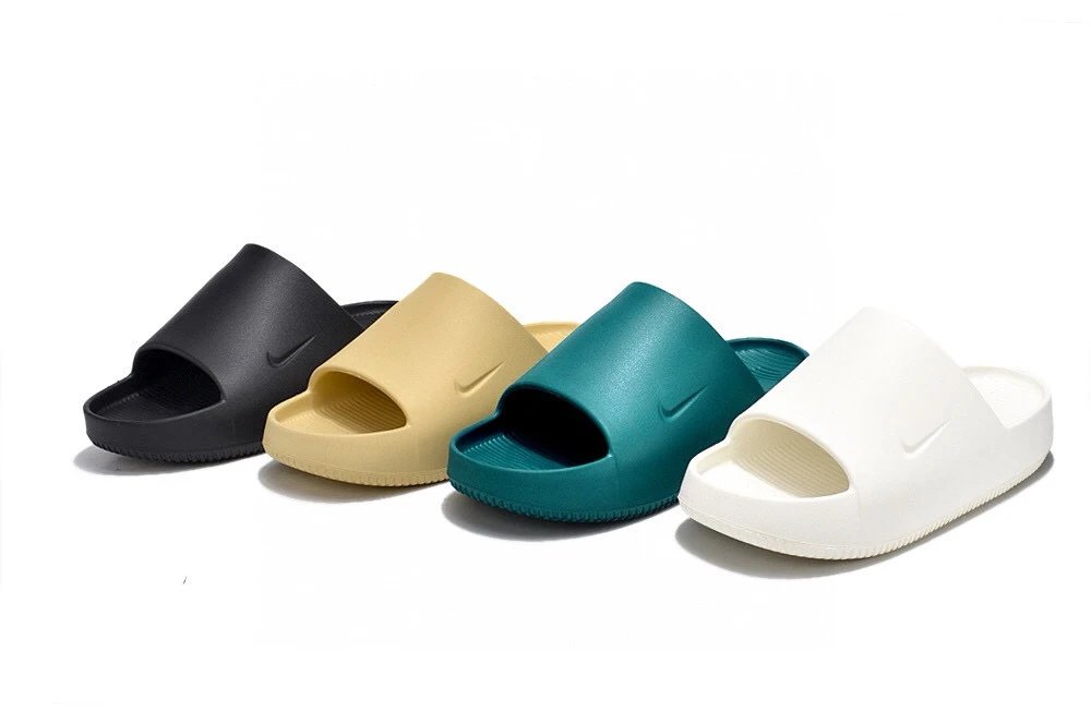 Nike CALM Slide