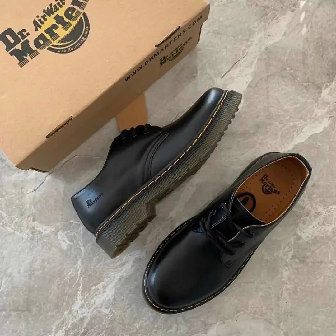Dr. Martens 1461 Smooth Leather 3-Eye Oxford Shoes for Men & Women, Unisex Round Toe Casual Boots, British Style Workwear, Hard Leather Low-Top Rub-Off, Wide Size Available, Special Offer