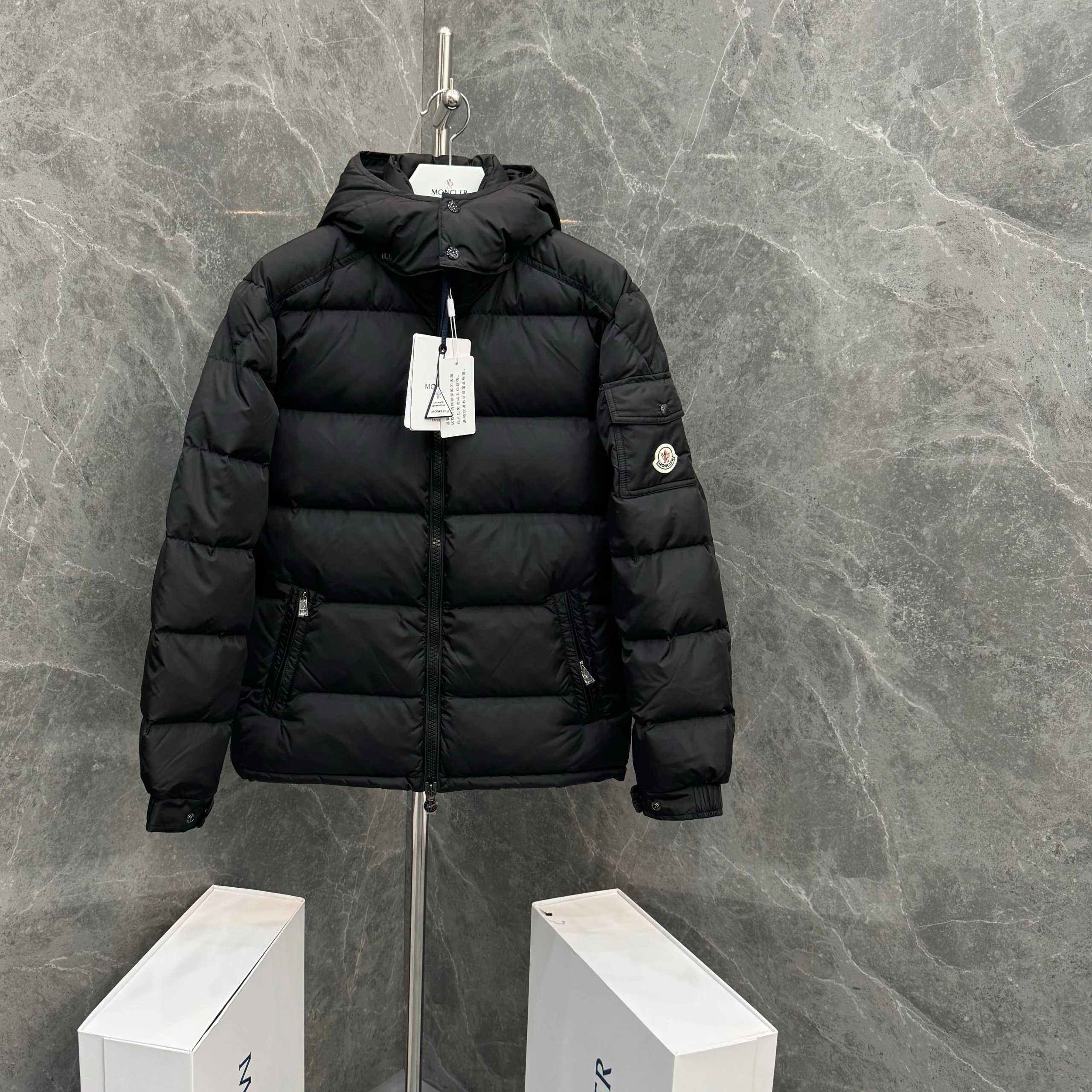 B053 - Matte Black