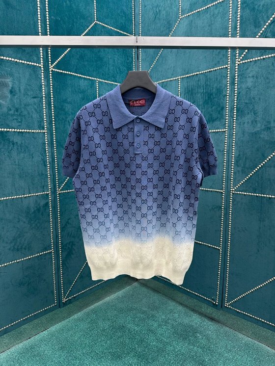 Gucci Men's 25SS New Collection Collared T-Shirt with GG Jacquard Knitted Cotton Polo Shirt Design, Crafted in Short-Sleeve Fabric Featuring a Deep Blue to White Gradient