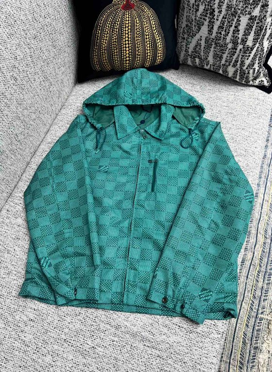 Chessboard green 24ss new technology hooded windproof jacket showcases functional details and a harmonious blend of seasonal sailing themes