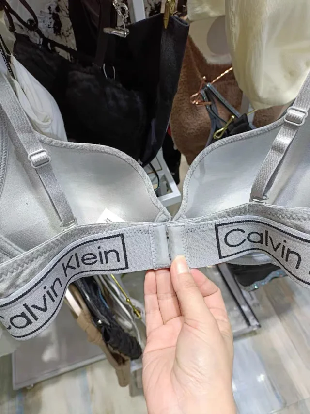 Calvin Klein Underwear Underwire bra and briefs set with logo elastic bands product detail image 11