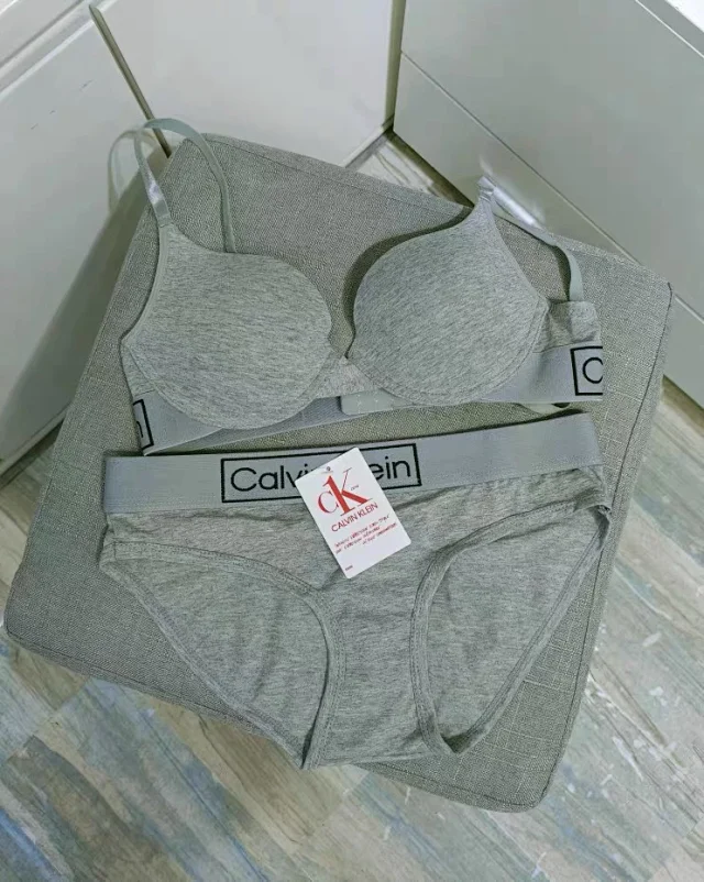 Calvin Klein Underwear Underwire bra and briefs set with logo elastic bands product detail image 14