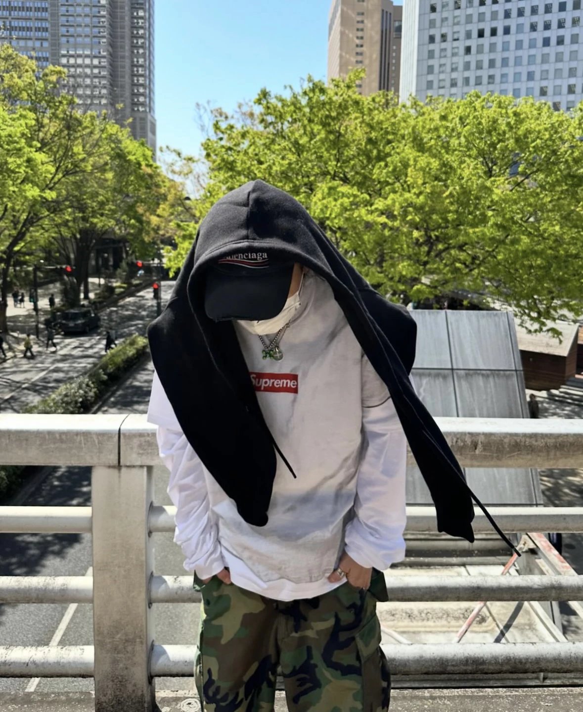 Supreme Red Box Logo Crewneck T-Shirt, Relaxed Fit Streetwear Essential 1