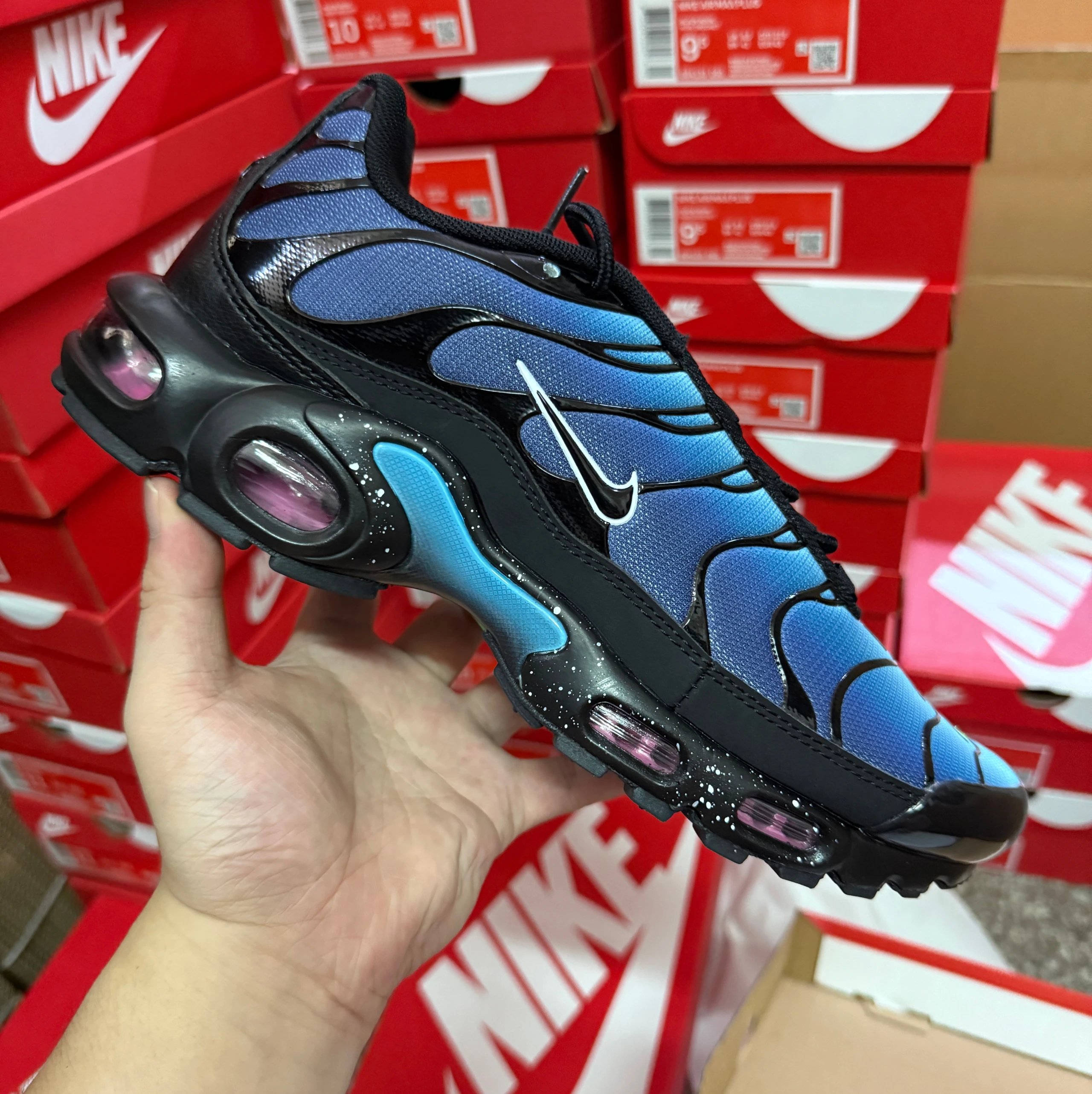 VT Batch - Black/Blue Big Eye