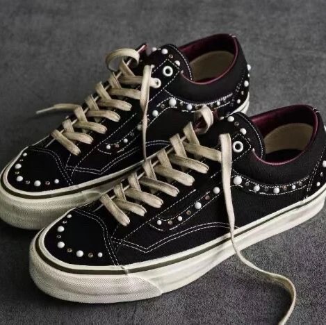Black rivets