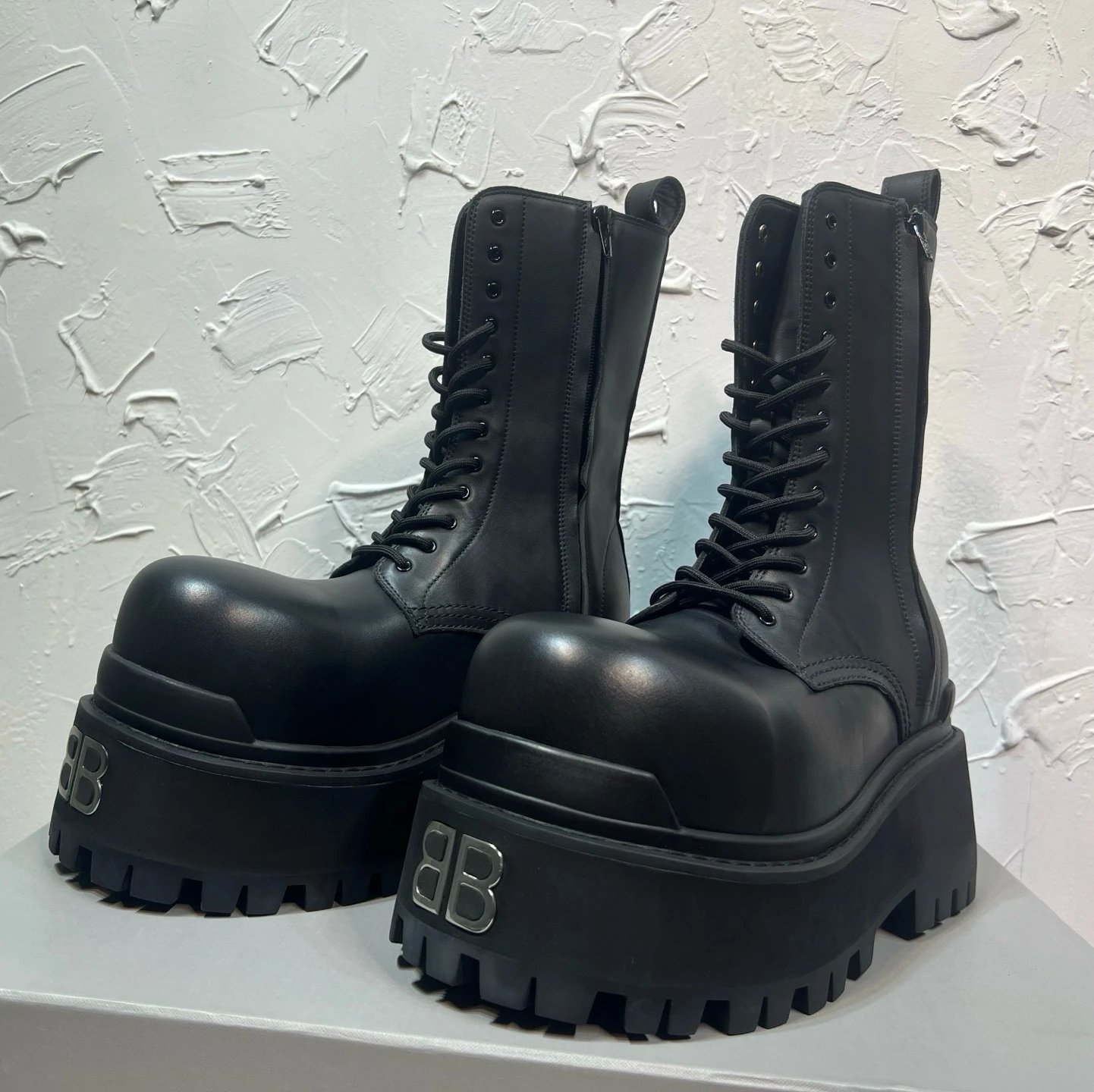 Big head thick soled metal standard boots