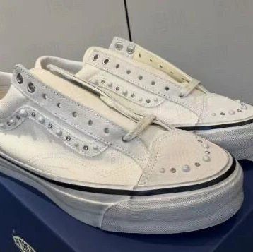 White rivets