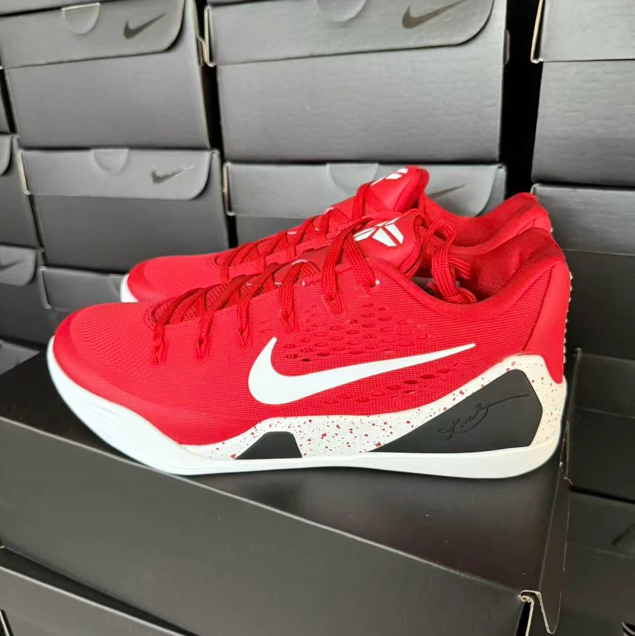 KOBE 9 White and Red SKU image