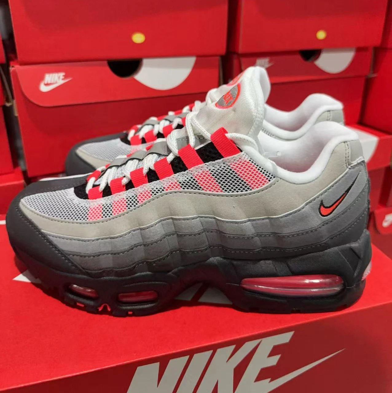 Air Max 95 — 2025 gray-white pink colorway — USFans Spreadsheet photo