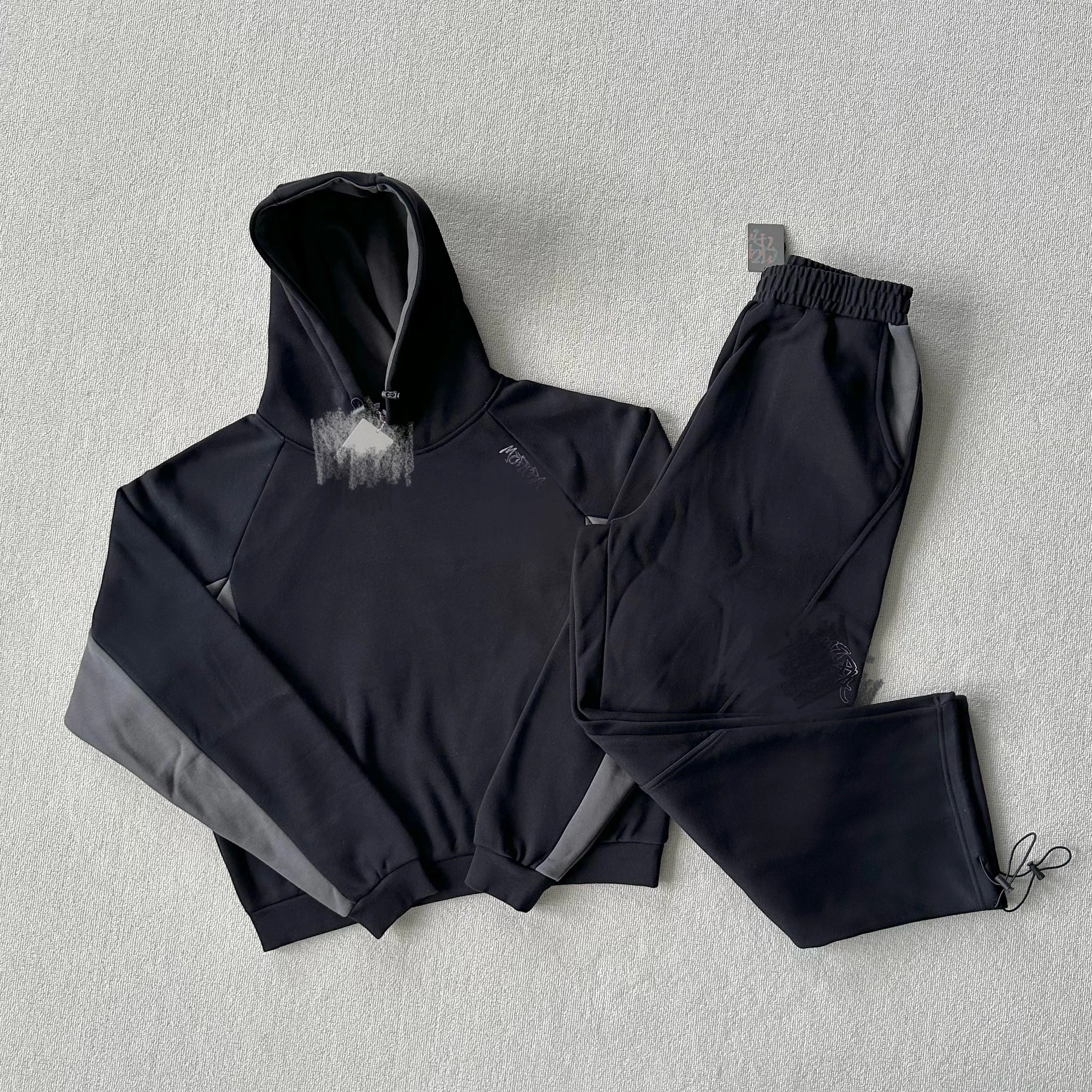 Mertra Dark/Black Set · 2