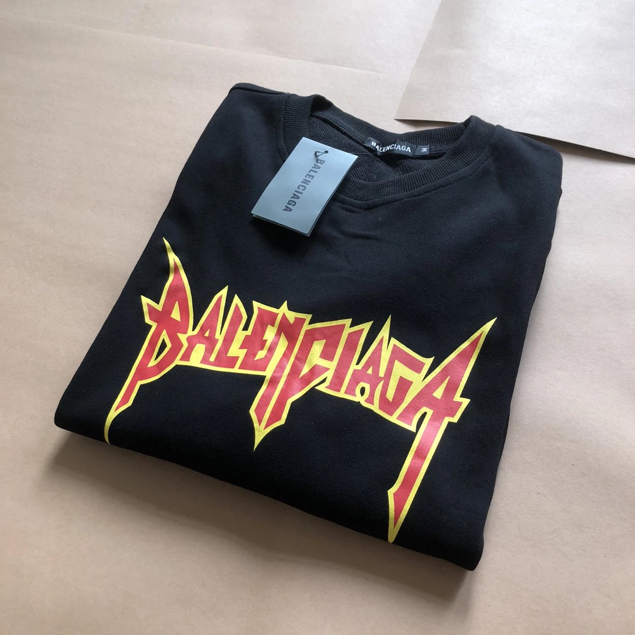 Discounted clearance of a small amount of Paris Flames 🔥 round-neck sweatshirt