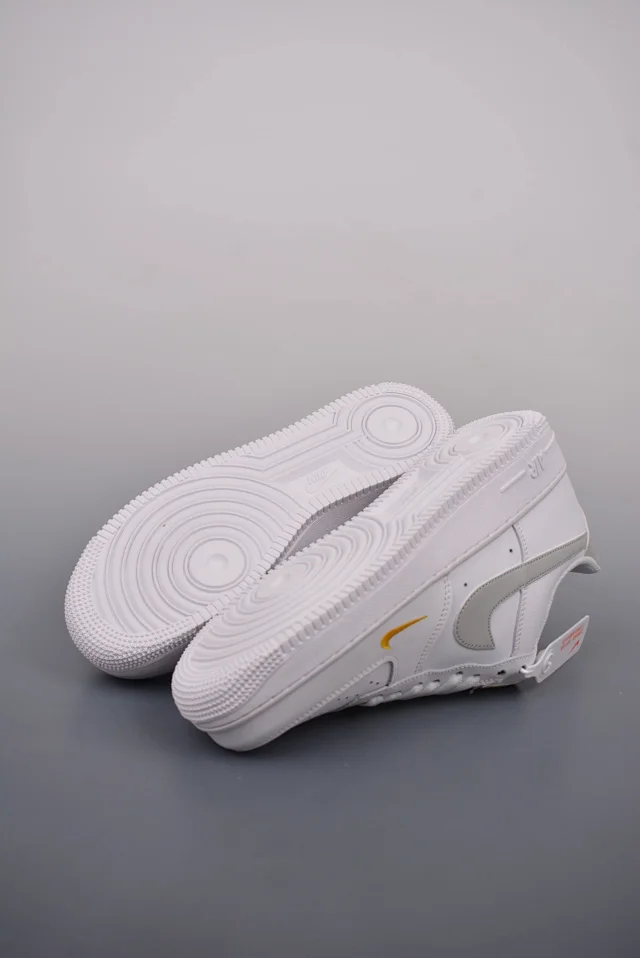 Nike Sneakers Air Force 1 Low Graphic product detail image 17
