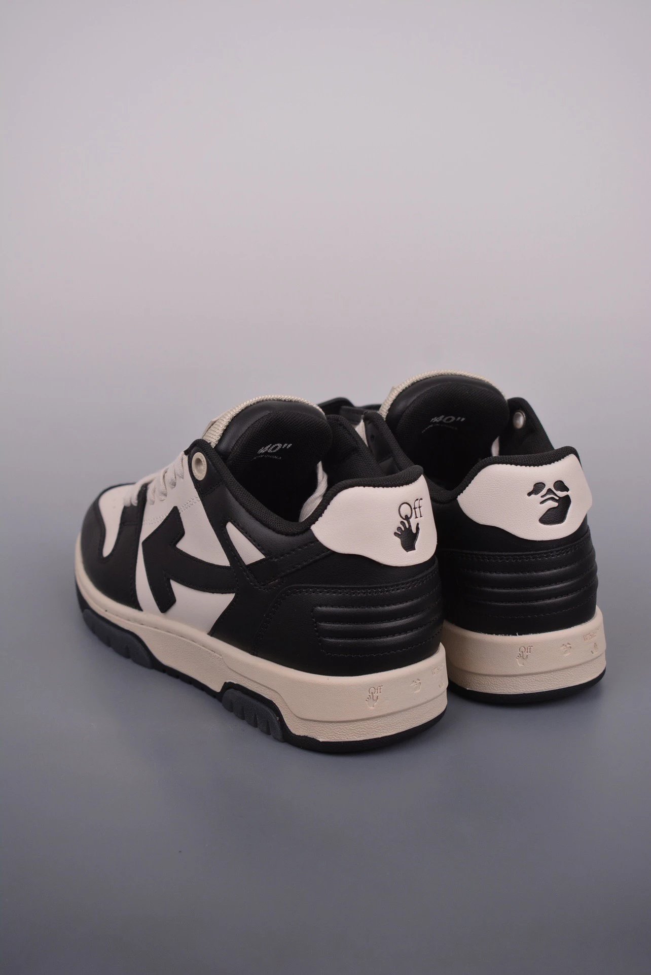 Off-White Arrow Low Blue and White Sneakers - 32