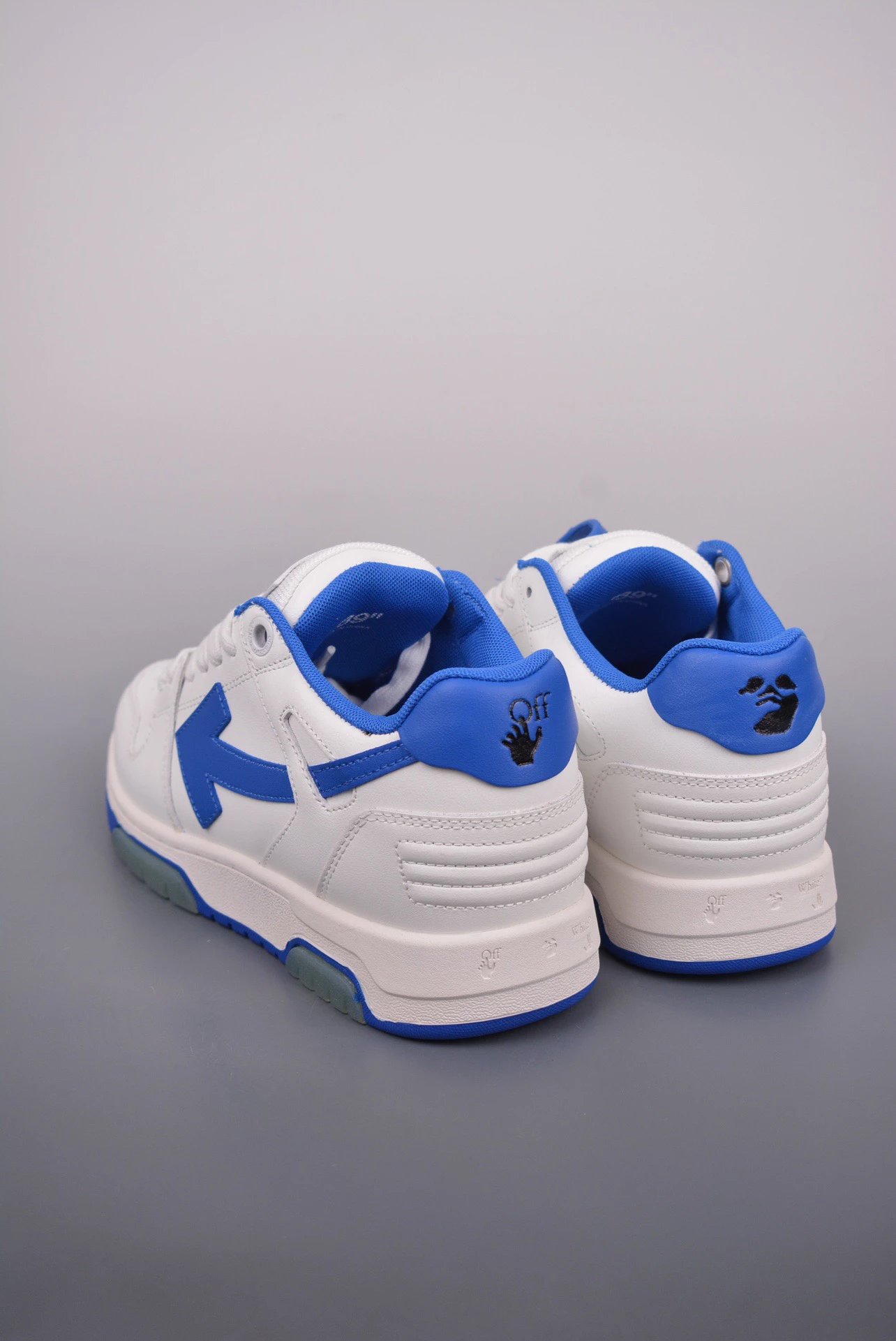Off-White Arrow Low Blue and White Sneakers - 77