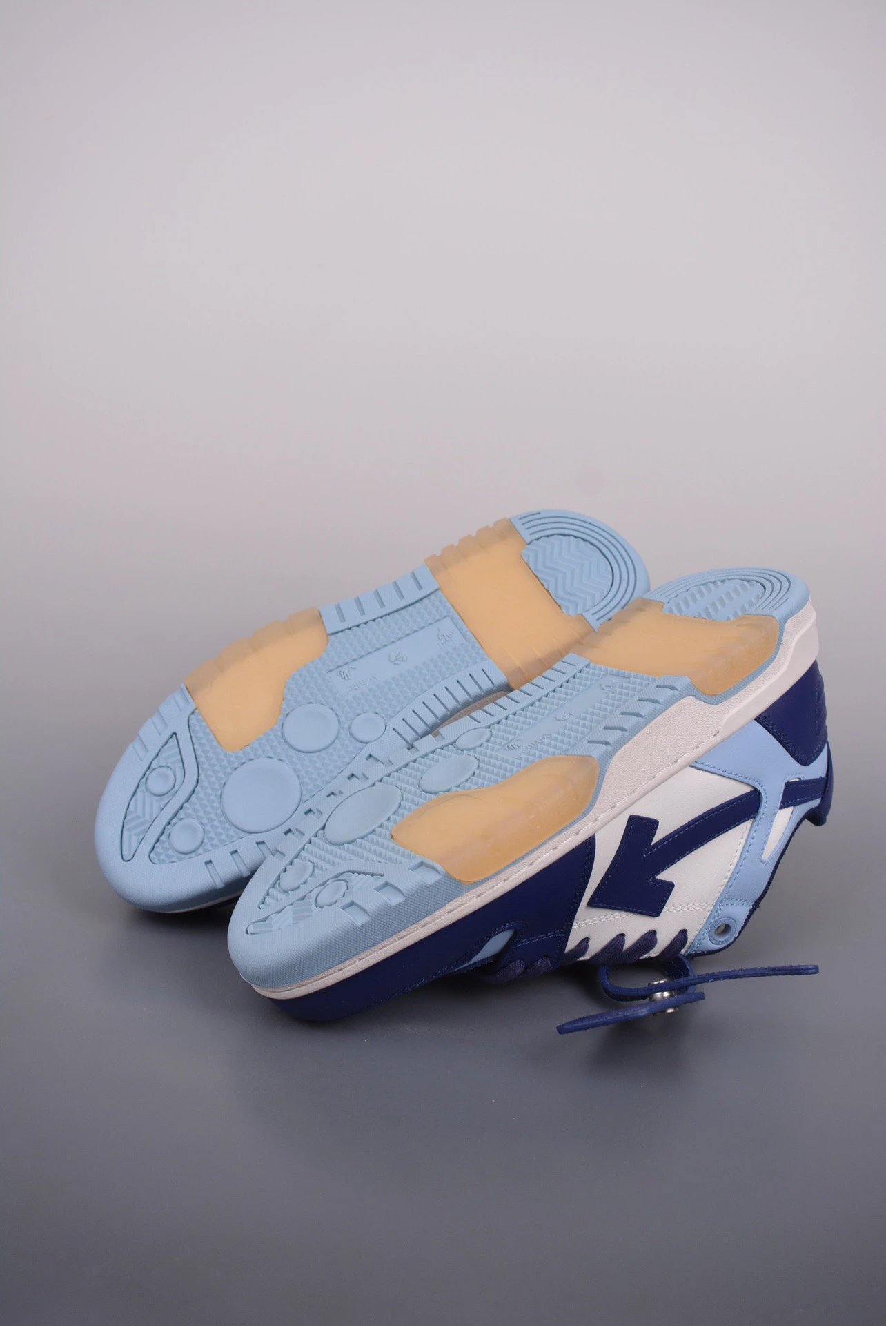 Off-White Arrow Low Blue and White Sneakers - 24